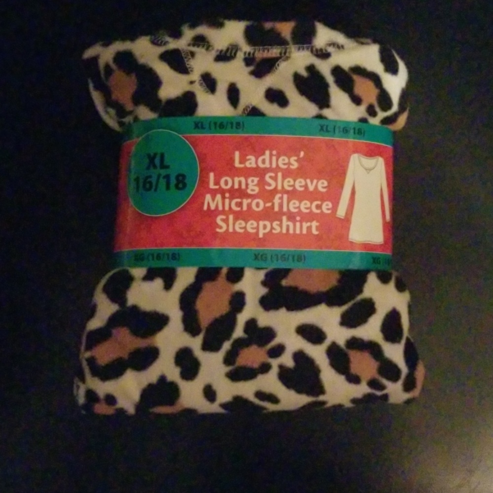 SLEEP SHIRT